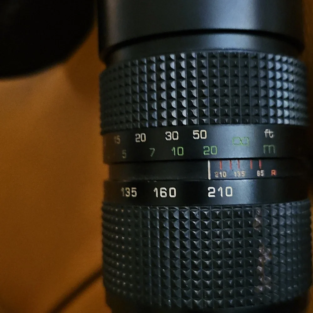 Quantaray Black Auto Zoom 85-210mm Camera Lens with Case Made In Japan